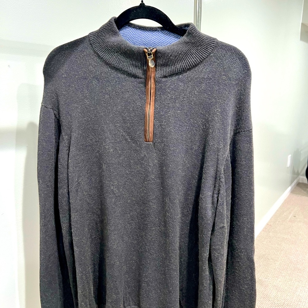 Vineyars Vines Men’s Sweater. Grey. Large. Worn but in great condition